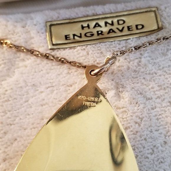 Relisted -Vintage Theda necklace in box onyx gold filled - Picture 10 of 12